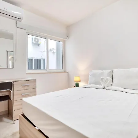 Mercury Penthouse - Centre - By Haven & Keys Malta