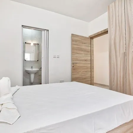 Mercury Penthouse - Centre - By Haven & Keys Malta *