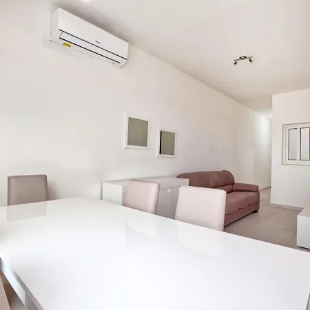 Апартаменты Mercury Penthouse In Centre By Haven & Keys Malta *