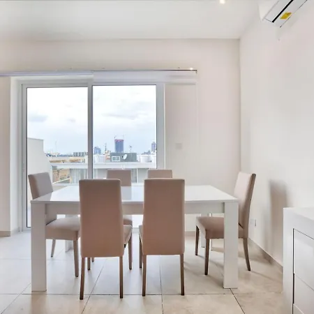 Mercury Penthouse - Centre - By Haven & Keys Malta Sliema